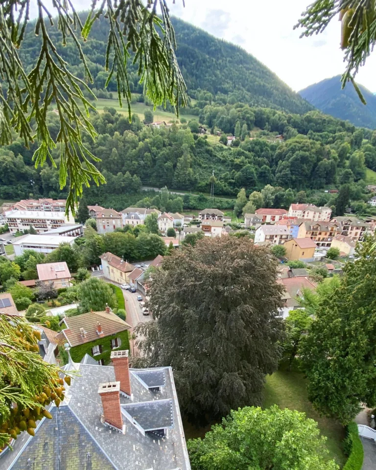 Instagram post from des_racines_a_la_cime. This post is in position 2.