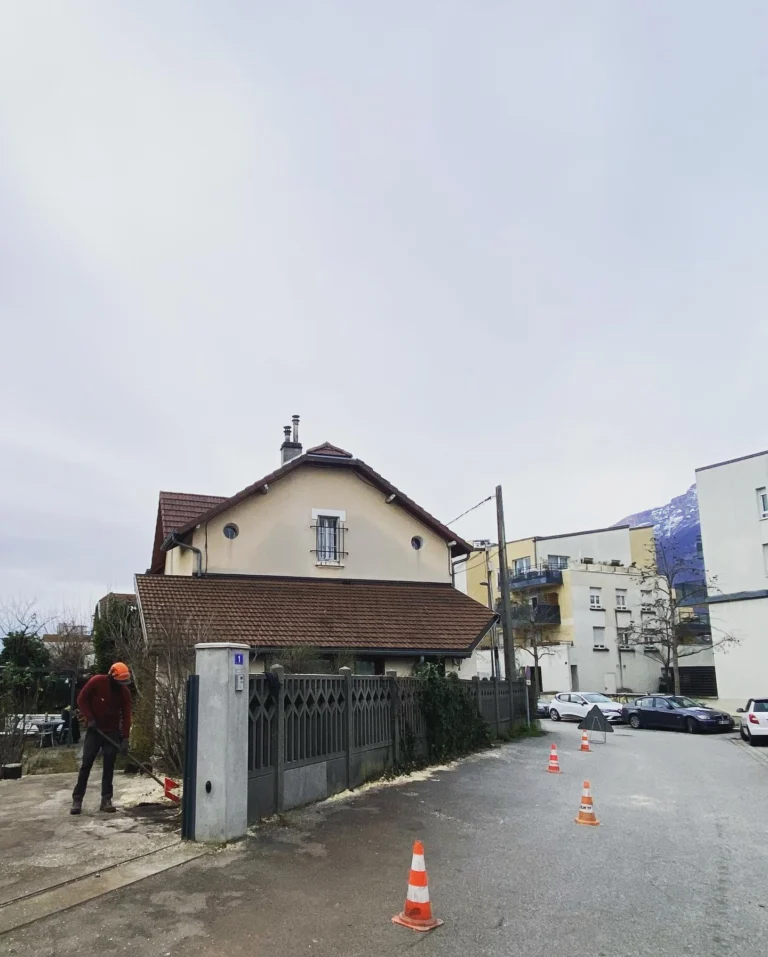 Instagram post from des_racines_a_la_cime. This post is in position 3.